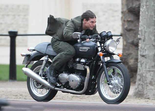 tom-cruise-triumph - Bonneville