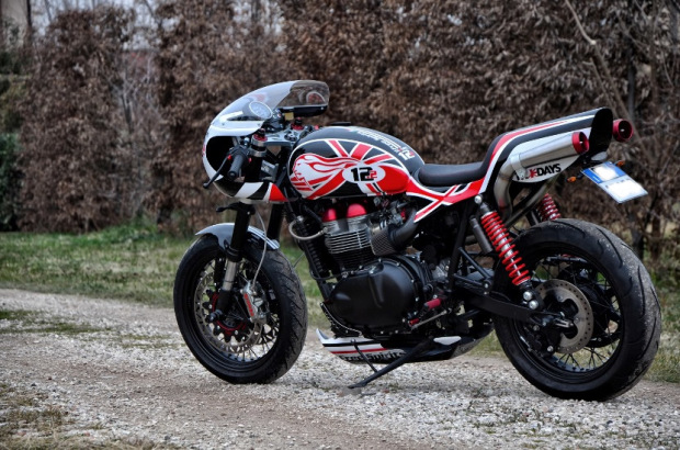 the-evo-cafe-racer--triumph-bonneville 0